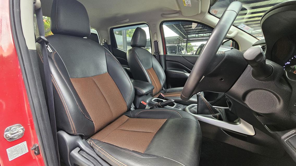ขายรถ Nissan NP300 2.5E Double Cab Calibre Black Edition ปี 2020 สีแดง เกียร์ธรรมดา รูปที่ 9