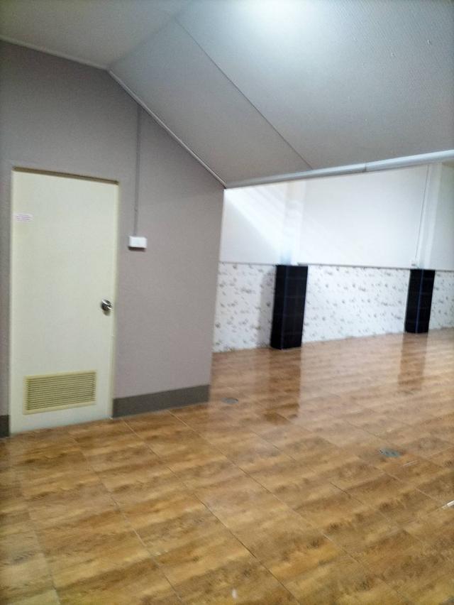 ทาวน์เฮาส์ชั้นเดียว มือสองสภาพใหม่ ทำเลชานเมือง  #สันกำแพง  - ราคา 1.05 ล้านบาท  🔥新建房屋出售 2 卧室 1 卫生间 - 价格  1.05 MB 🔥 5