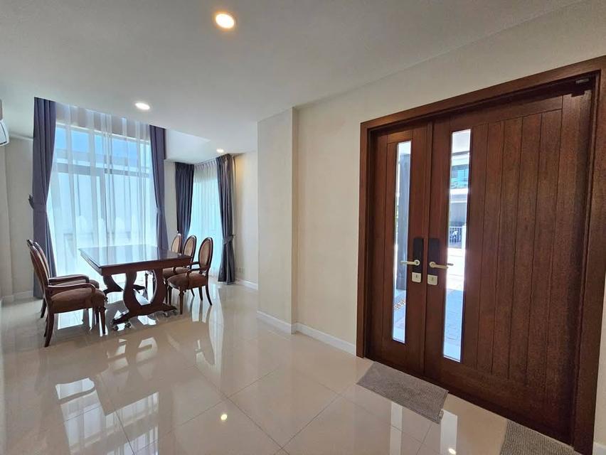 ให้เช่า บ้านเดี่ยวสองชั้น The City -สะพานเจษฎาบดินทร์ เนื้อที่ใช้สอย 280 ตรม 4 ห้องนอน (มีห้องน้ำในตัวทุกห้อง) 5 ห้องน้ำ  5