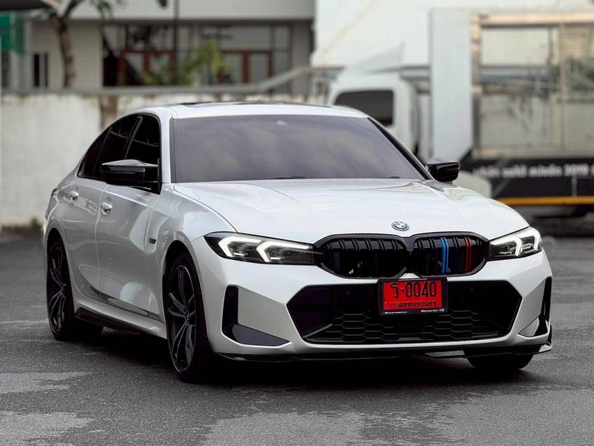 BMW 330e M Sport LCI 2023 รถสภาพป้ายแดง แต่ถูกกว่ากันเป็นล้าน