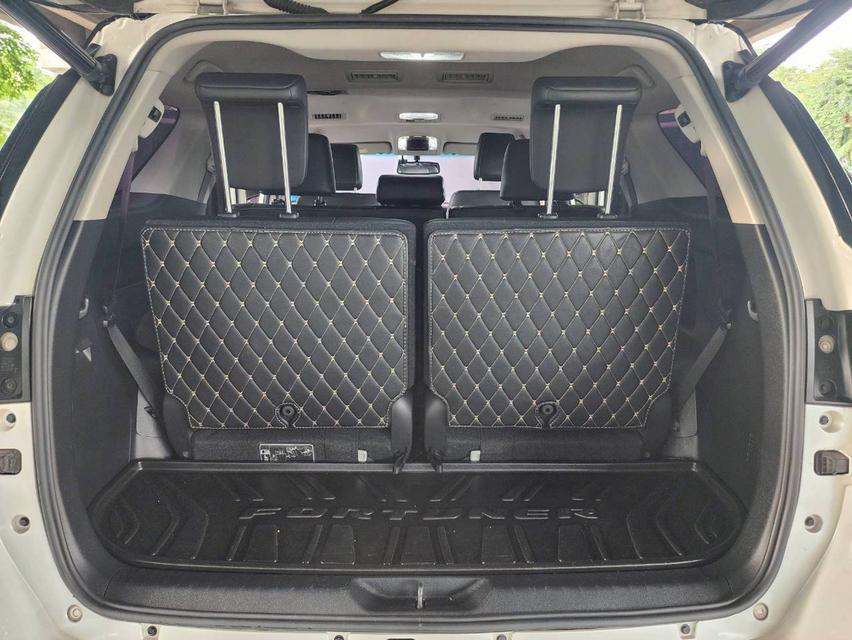 Toyota Fortuner 2.4 V 4WD AT ปี 2021 19