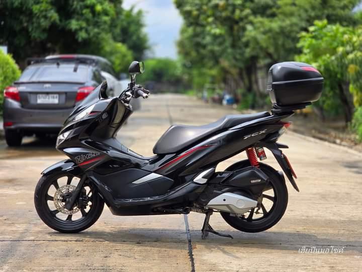 Honda pcx สีดำเท่ 2