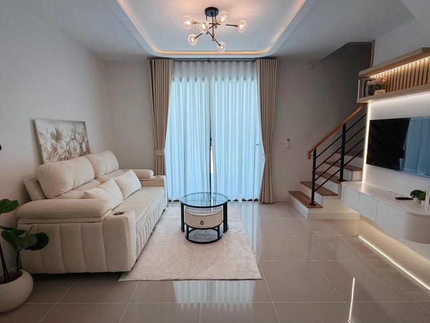 Modern-Luxury Townhome for Rent near Mega Bangna 8