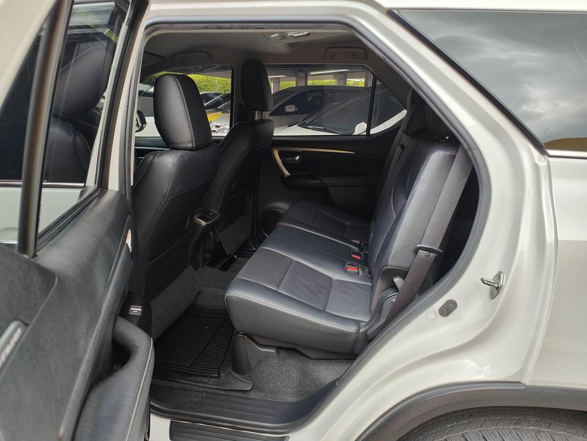 Toyota Fortuner 2.4 Leader 4WD AT  11
