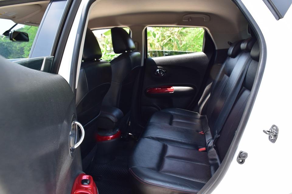 ขายเพียง 240000 บาท ปี15จด16 ฟรีดาวน์ ไมเนอร์เช้น นิสสัน JUKE 1.6ตัวท็อปออฟชั่นส์ เบาะหนังแท้ แอร์จอ พุตสต๊าท ช่วงล่างแน่นๆ โทร0957401229 ไอดีไล UTBP รูปที่ 11