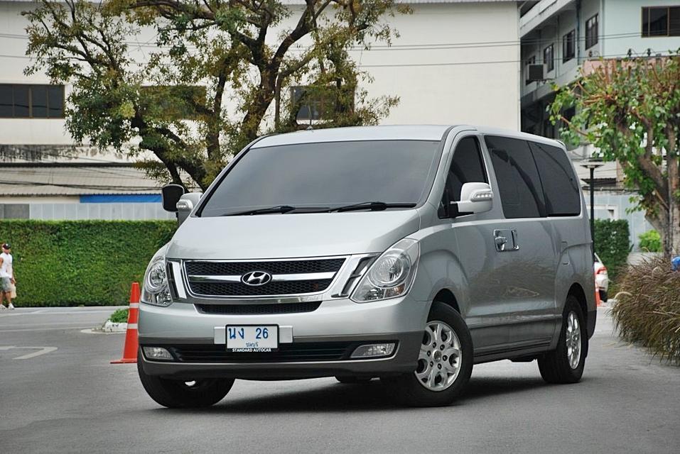 2010 จด 2011 Hyundai H-1 2.5 Deluxe รถยนต์ 11 ที่นั่ง รถครอบครัว ราคาน่ารัก