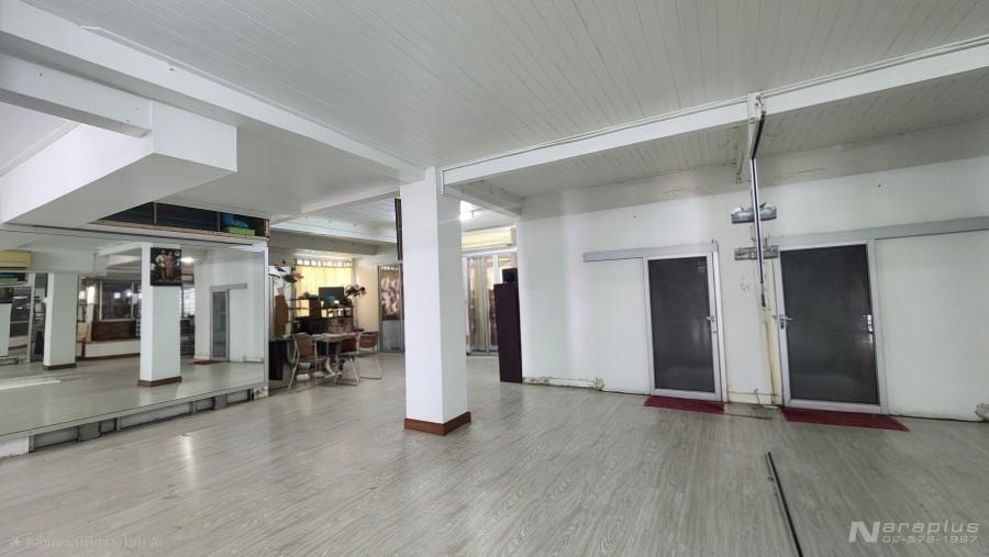 68121188 : ขายบ้านเดี่ยว 2 ชั้น พร้อมสวนลอยฟ้า สามารถทำธุรกิจร้านอาหารได้ ขนาด 75  ตารางวา  หมู่บ้าน สีวลี 4