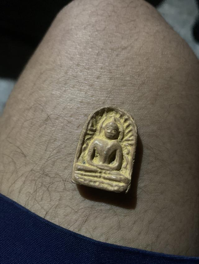 พระซุ้มกอกำแพงเพชร เนื้อดิน พิมพ์ใหญ่ มีลายกนก