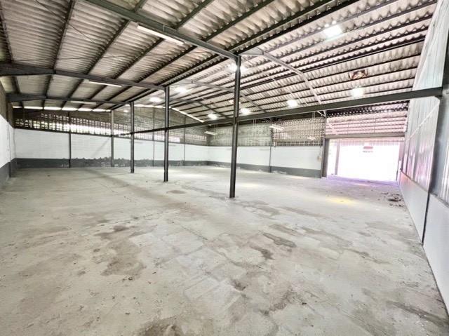 ให้เช่าโกดังพร้อมสำนักงาน พื้นที่รวม 1500 ตร.ม.ทำเล บางปู สมุทรปราการ  เข้าออกได้ 2 ทาง ใกล้ BTS แพรกษา และโรบินสัน เหมาะสำหรับทำกิจการพาณิชย์   2