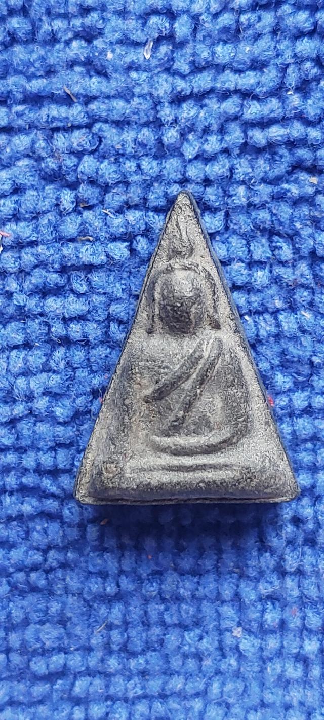 พระนางพญา หลังยันต์นะหลวงพ่อกวย