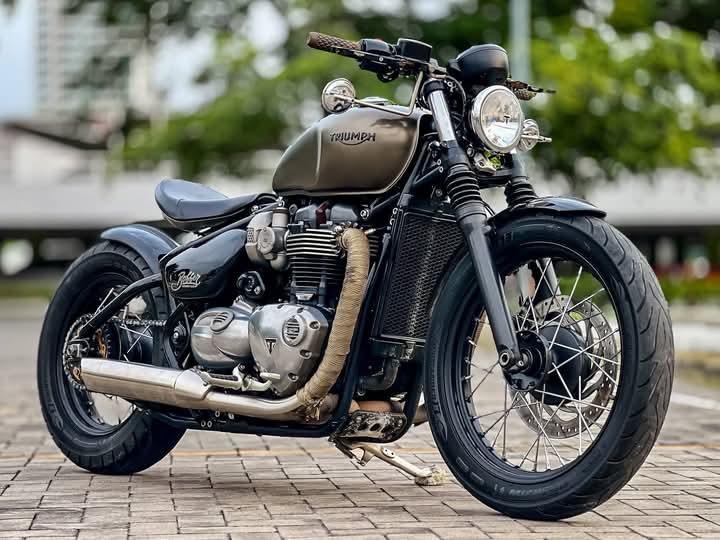 Triumph Bonneville Bobber สวยมาก 5