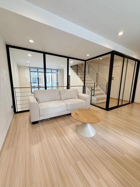 ให้เช่าทาวน์โฮม 3.5 ชั้น หลังมุม โครงการ Shizen พัฒนาการ 32 มี Double volume บ้านใหม่ เฟอร์พร้อมอยู่ ใกล้ทางด่วน ใกล้ทอง 7