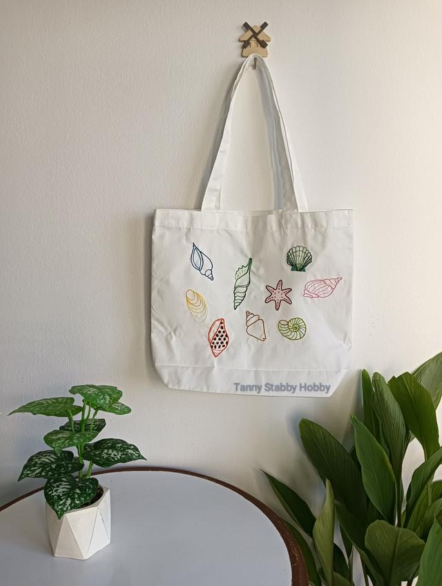 กระเป๋าผ้าปักมือรูปหอยทะเล totebags