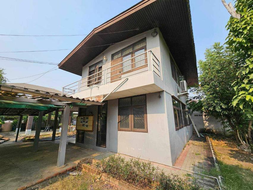 Sale Land  204 sq.wah so bigger plot land with old house near Central Latphrao ขายที่ดินพร้อมบ้านครึ่งไร่ ใกล้ห้างเซ็นทรัลลาดพร้าว 2