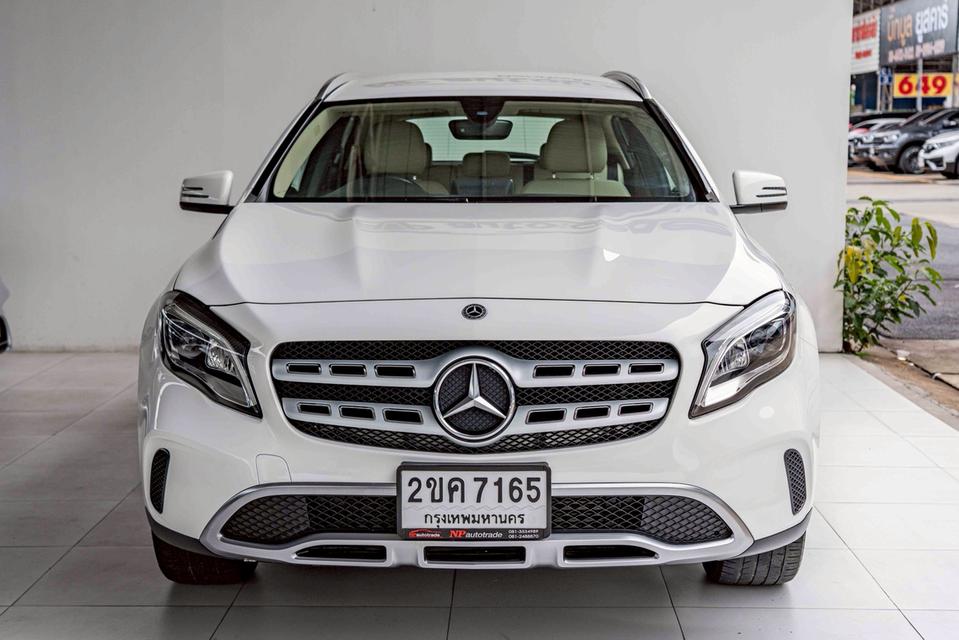 รหัสรถ NP7165 BENZ GLA200 1.6 URBAN 2021