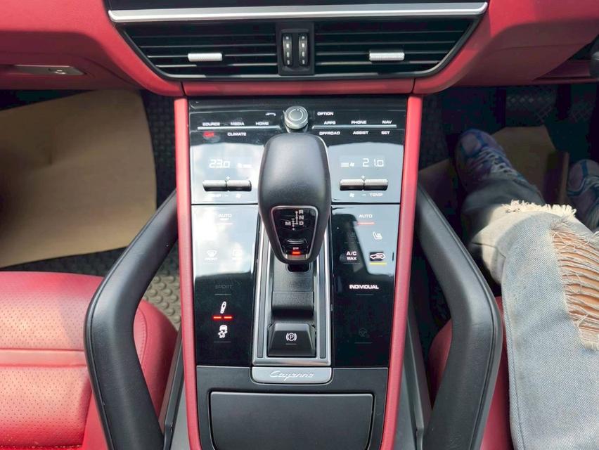 รหัสรถ KPV666 2022 PORSCHE CAYENNE 3.0 HYBRID COUPE สี  Crayon 2