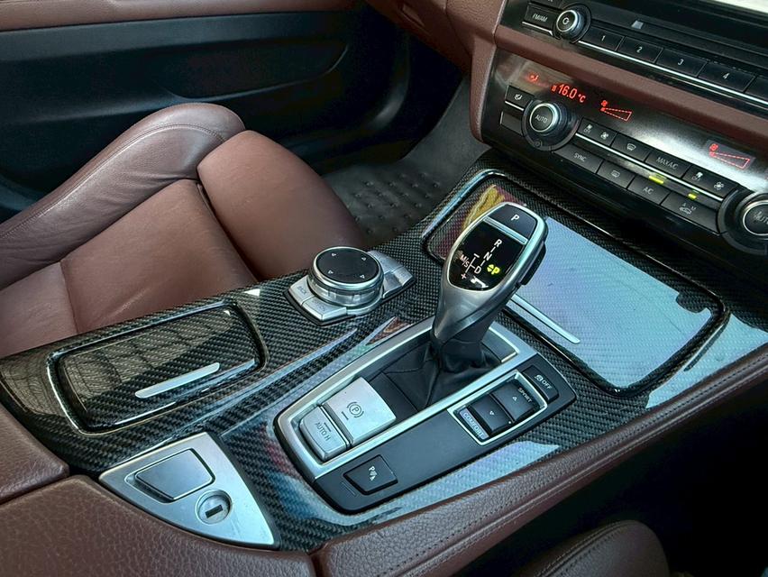 BMW SERIES 5, 528i M SPORTโฉม F10 ปี10-17 สีดำ เกียร์ออโต้ เครื่องเบนซิน M Sport LCi ปี 15 แท้ ปี2015(เลขไมล์ 154,745 km.) รูปที่ 9