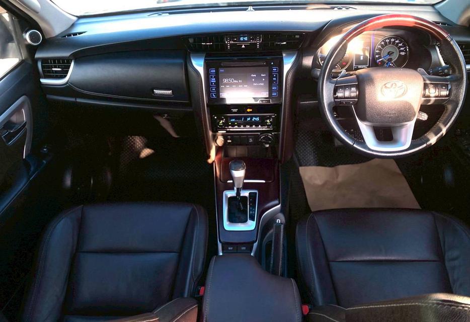 TOYOTA FORTUNER 2.4 V 4WD ปี 2019  11