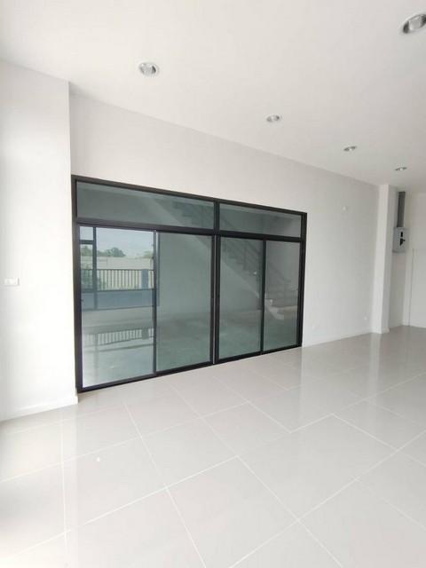 ให้เช่า โฮมออฟฟิศ พร้อมโกดัง 450 ตร.ม.หลังมุม บางใหญ่ นนทบุรี ซอยกันตนา ใกล้ รพ.บางใหญ่ ไฟฟ้า 3 เฟส 30 แอมป์ เหมาะสำหรับทำโฮมออฟฟิศ และเก็บสินค้า 3