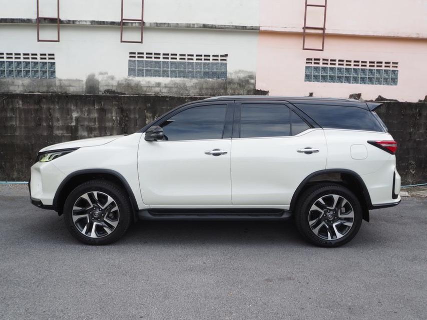 TOYOTA FORTUNER 2.4 LEGENDER BLACK TOP 2WD ปี 2022