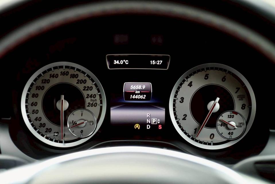 ด่วน Mercedes Benz A180 AMG Dynamic ปี 2016 รถหรูสภาพสวยๆ ราคาประหยัด 17