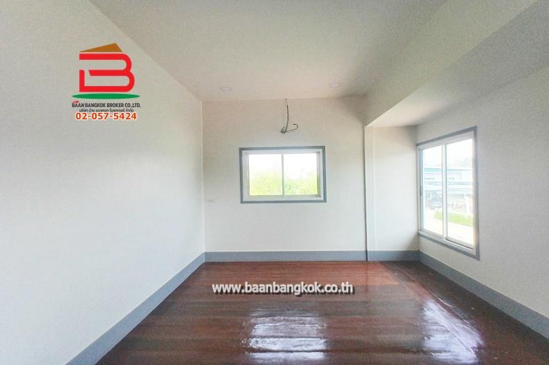บ้านเดี่ยว หมู่บ้าน กฤษดาเพลส เนื้อที่ 100 ตรว. ถนนกาญจนาภิเษก ต.คลองห้า อ.คลองหลวง จ.ปทุมธานี 12