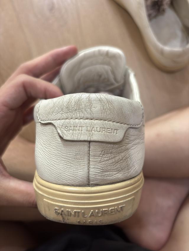 Saint Laurent Leather Sneakers  Size 38-39 รุ่น Andy  ของแท้แน่นอน100%  มีรอยตามรูปภาพ หนังแท้ กัดนิดหน่อย  ปล่อย 1500 รูปที่ 9