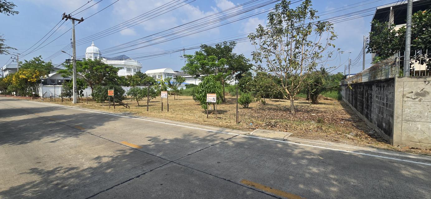 ที่ดินแปลงสวย เนื้อที่ 1 ไร่ 2 งาน ใกล้ถนนพุทธสาคร 1