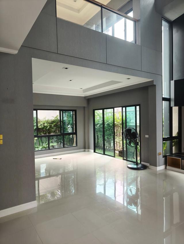 ขายบ้านเดี่ยว 3 ชั้นโครงการ Supalai Essense ลาดพร้าว ซ. 107 11