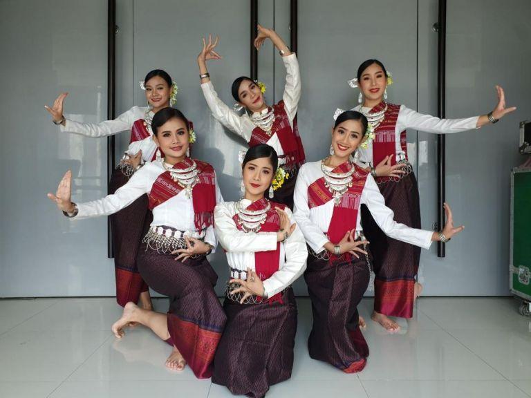 รับแสดงดนตรี รำ ศิลปะ วัฒนธรรมพื้นบ้าน อีสาน วงโปงลาง