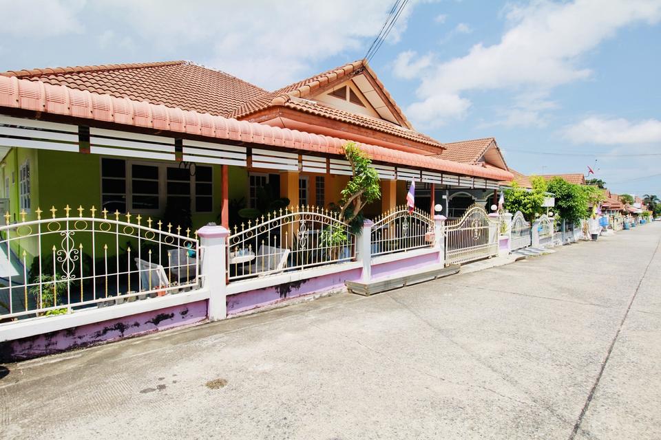 ขายบ้านเดี่ยว 61 ตร.วา หมู่บ้านราชนุช14 ติดถนนสุขุมวิท ใกล้โรบินสัน บ้านฉาง ระยอง 2 กม. 1