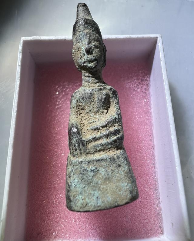 พระเชียงศิลปะลาวเนื้อสำริด