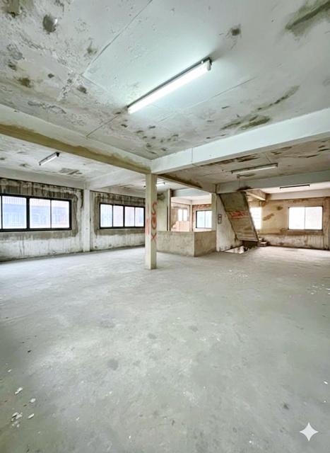 MRTสิรินธร2กม. เซ็นทรัล ปิ่นเกล้า 1กม. ให้เช่าอาคาร 2คูหา 4.5ชั้น หลังมุม 68ตร.วา. 1,060ตร.ม. โชว์รูม ถ.บรมราชชนนี-สิริน 5