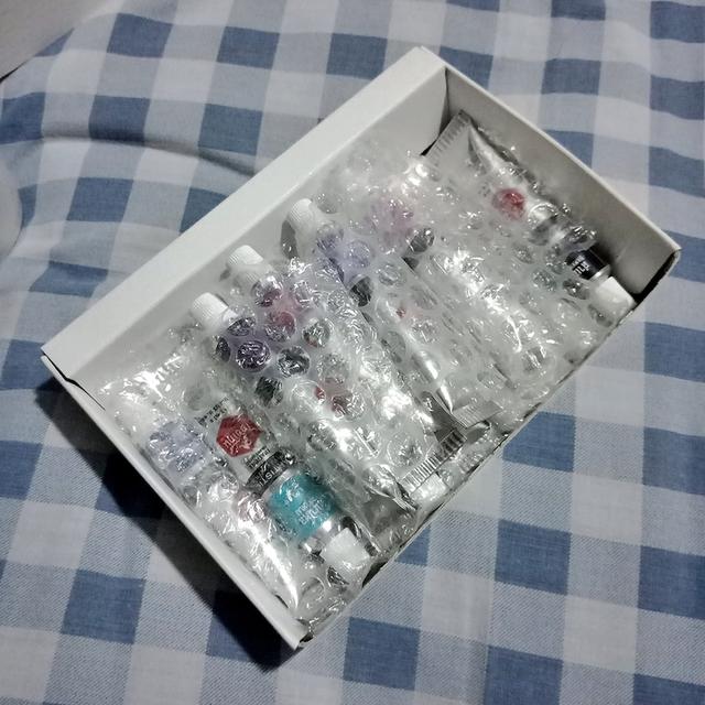 สีน้ำไทยโทน ชุด A :ThaiTone Water Colours Set A ขนาด 12 ml. 25 สี ของใหม่ทุกหลอด ยังไม่เคยเจาะ พร้อมแก้วไทยโทนลายเขียวน้ำไหล รูปย่อยที่ 2