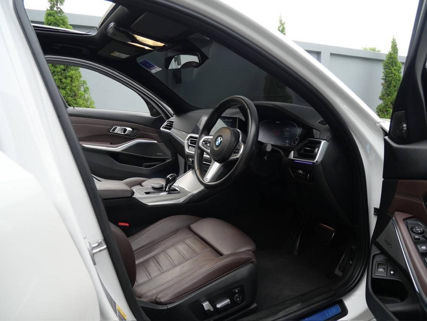 2021 BmW 330e M-Sport 5