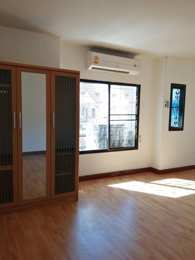 รูป หมู่บ้านฟ้านันทวัน ถ.หทัยราษฏร์ 7 ให้เช่า ทาวน์โฮมออฟฟิต  4
