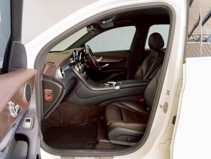 Mercedes Benz GLC 250d 4MATIC ปี จด 2019 14