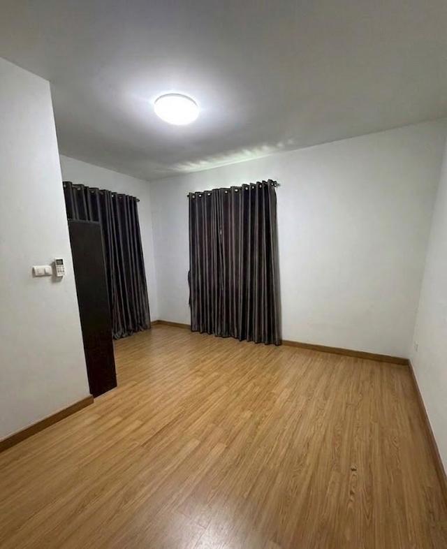 ทาว์โฮม 2 ชั้น 4 ห้องนอน 2 ห้องน้ำ 1ห้องครัว 2 ที่จอดรถ ราคา 1,990,000  บาท 10