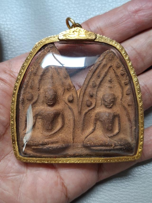 พระขุนแผนพรายคู่บ้านกร่างสุพรรณบุรี พร้อมเลี่ยมกรอบทองเก่าๆครับ 1