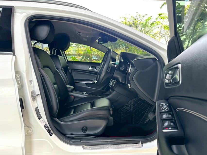 ขายรถ Benz GLA200 W156 ปี 2019 สีขาว เกียร์ออโต้ 9