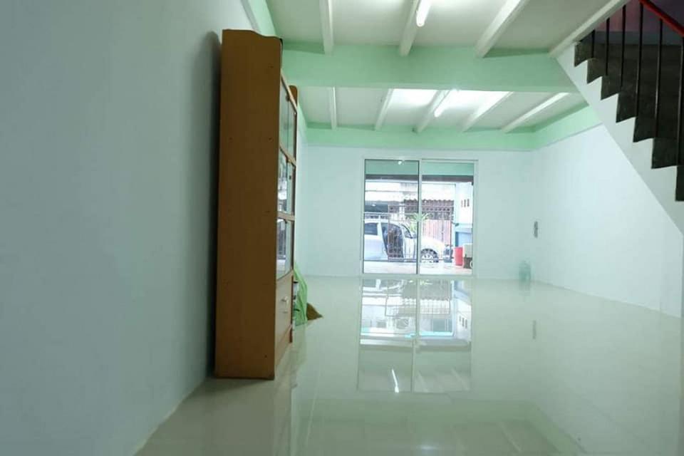 รูป ขายอาคารพาณิชย์ 3 ชั้น ซ.วชิรธรรมสาธิต สุขุมวิท101-1 ตรงข้ามตลาดมหาสิน หาของกินได้ง่าย สิ่งอำนวยความสะดวกครบ ใกล้ BTS ปุ 3