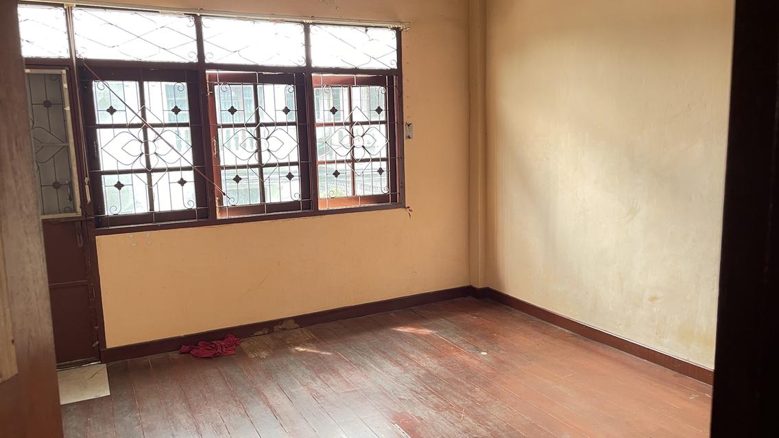 ขายบ้าน ตึกแถวอยู่ในซอย เอกชัย 40 ถ.เอกชัย เนื้อที่ 16 ตรว. ราคา 3 ล้านบาท 3