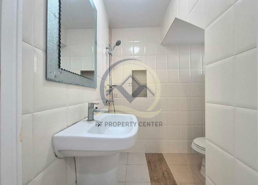 ทาวน์โฮม 2 ชั้น ต่อเติมระเบียง ราคาสุดพิเศษ : โครงการโกลเด้นทาวน์ รามคำแหง-วงแหวน 20