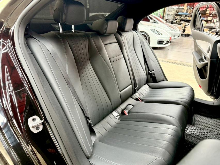 Mercedes-benz E220D w213 2.0 AMG Sport ปี 2022 16