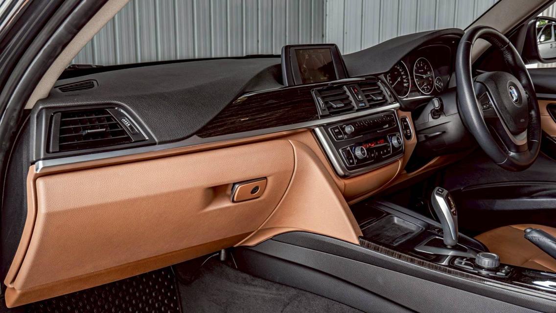BMW SERIES 3, 320i LUXURY รูปที่ 8