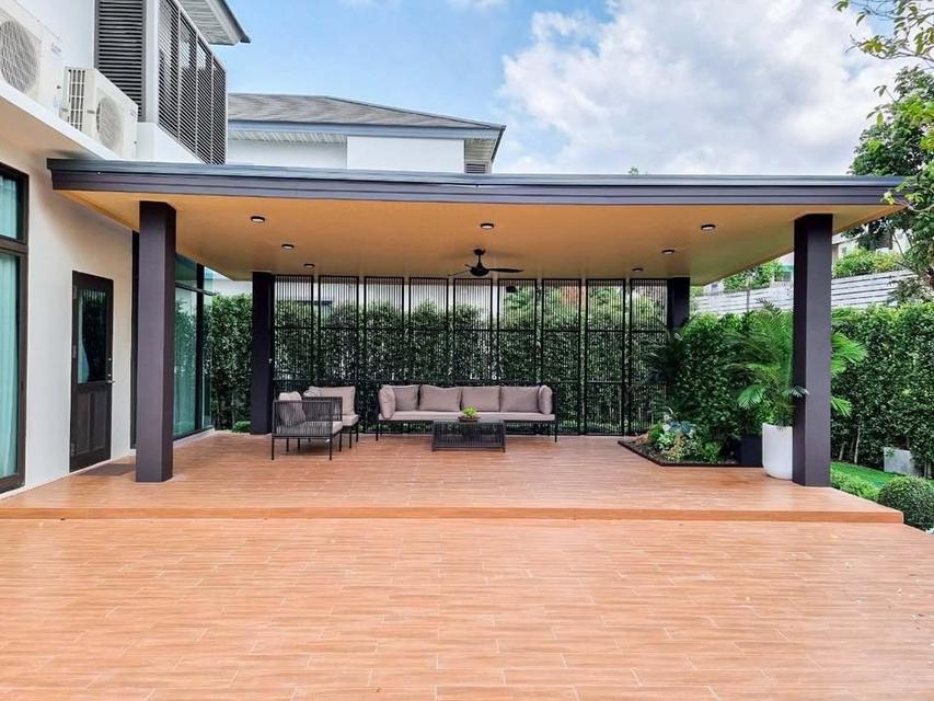 Luxury house for SALE, offering a private atmosphere and coming fully furnished. Located in the Perfect Masterpiece Sukhumvit 77 project. 5