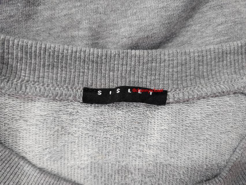 USED Sisley - Gray Graphic Sweatshirt | เสื้อสเวตเชิ้ตสีเทา เสื้อยืด ลูกไม้ ลายกราฟิก แขนยาว ทรงใหญ่ สีพื้น แท้ มือสอง