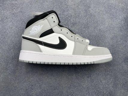 รองเท้า Air Jordan AJ1 Mid (DQ8426-801)