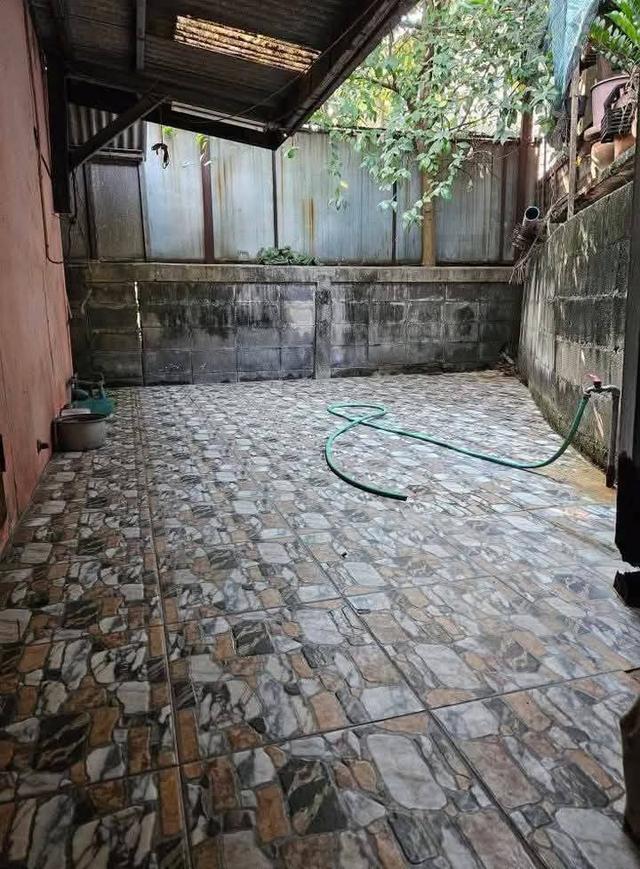 ขายบ้าน ติดถนน. เป็นการขายสิทธิ์เช่าวัด ใกล้เมือง ใกล้ทางด่วน รถเมล์วิ่งผ่านหน้าบ้าน 12