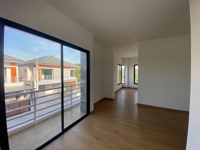 บ้าน หมู่บ้าน ใจกลางเมืองชลบุรี ขนาด = 0 RAI 0 Ngan 39 Square Wah 3779100 - ใกล้กับ หลังโกลบอลเฮ้าส์ ชลบุรี เข้าอยู่ได้ท 6